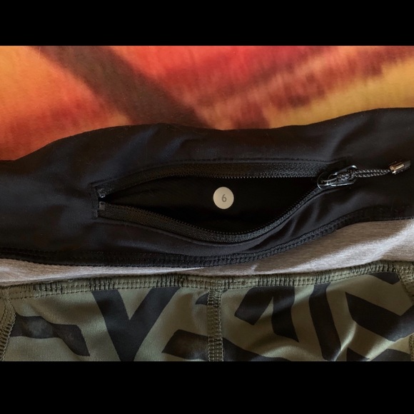 Lululemon Run: Inspire Crop II Size 6 - Picture 10 of 10